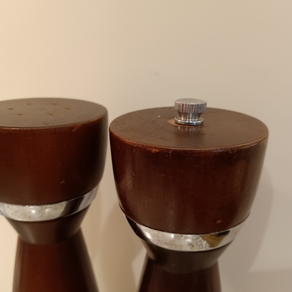 MCM Vintage Wood Salt Shaker & Peppermill Made in Japan 10.5" High - Picture 10 of 16